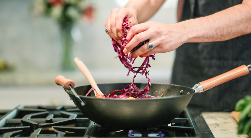 cabbage into wok sm.jpg