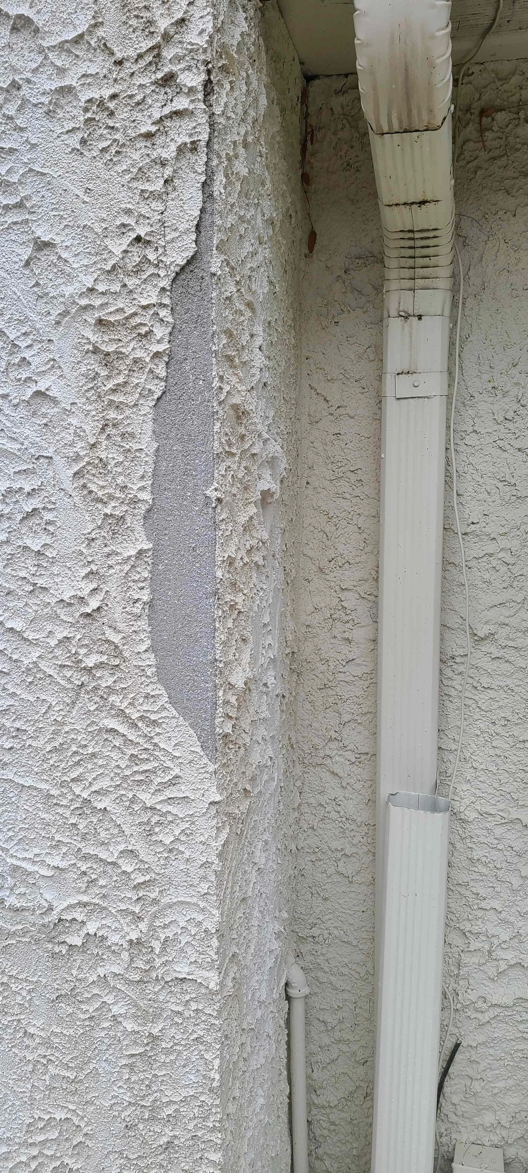 Delamination stucco