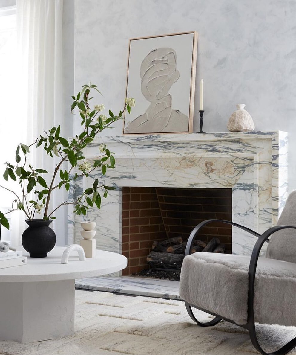 A dreamy fireplace

@far_studio_ 

#stonemantel #fireplacedesign #plasterwalls #livingroomstyle #fireplace🔥
