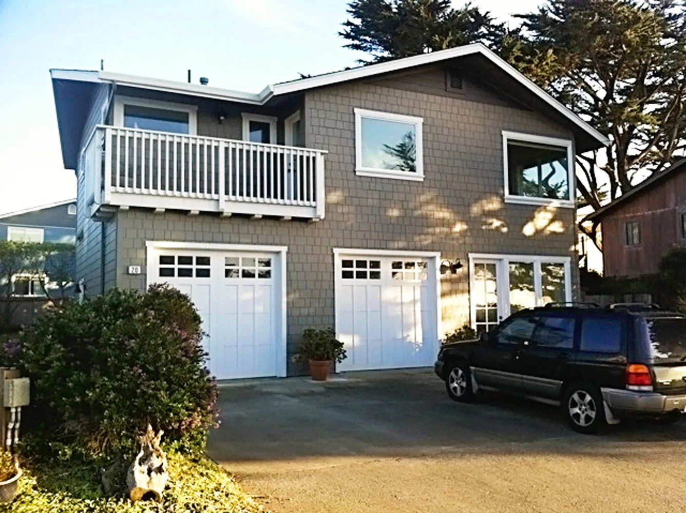 6-craftsman-exterior-back-garage-deck-dee-carawan.jpg