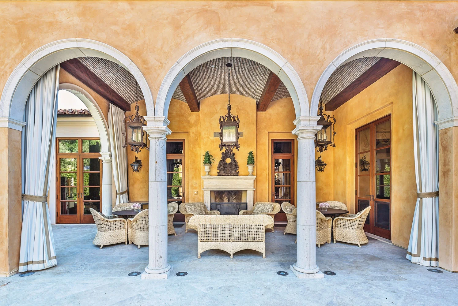 5-arches-patio-entertainment-space-dee-carawan.jpg