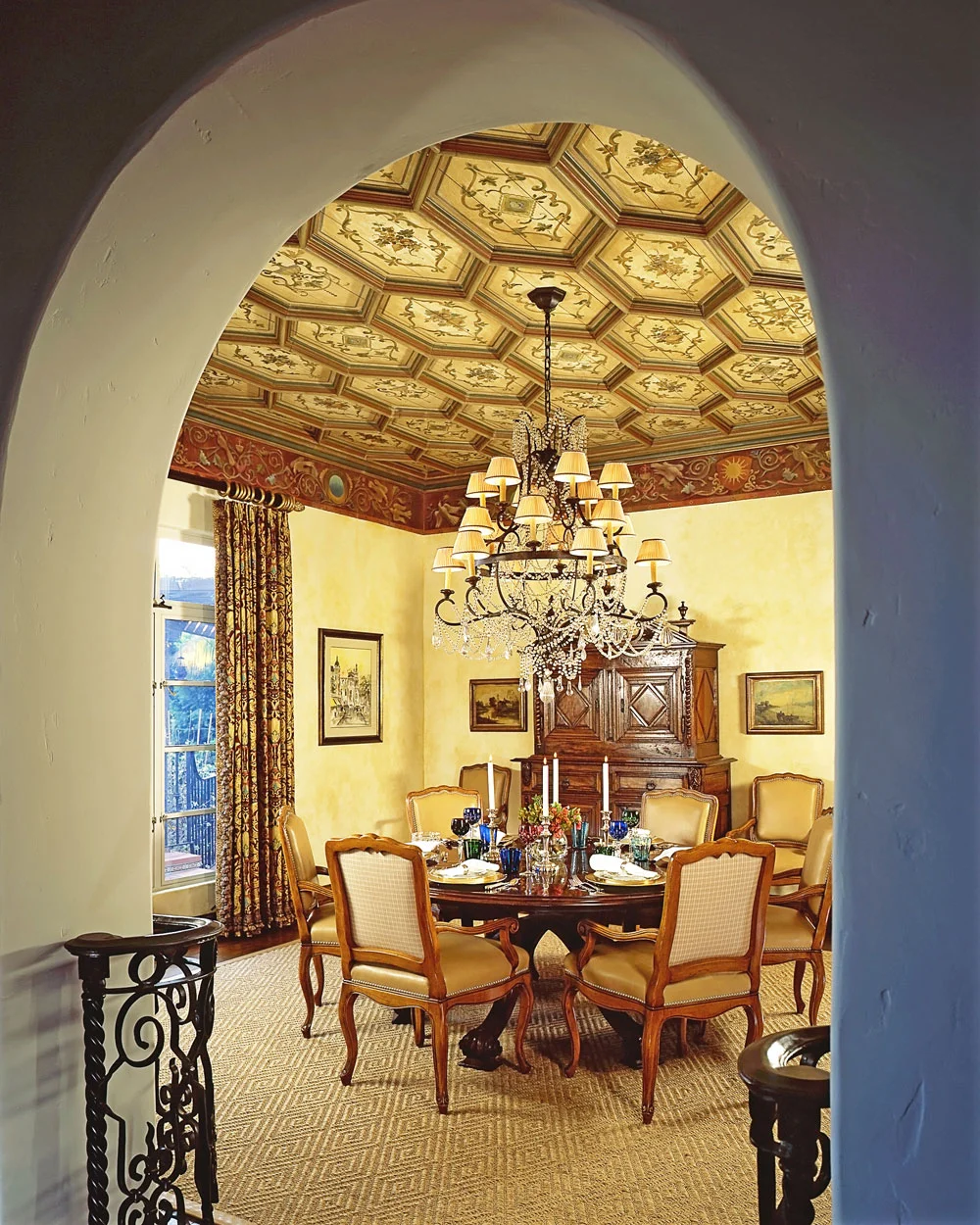 6-dining-room-chandelier-dee-carawan.jpg