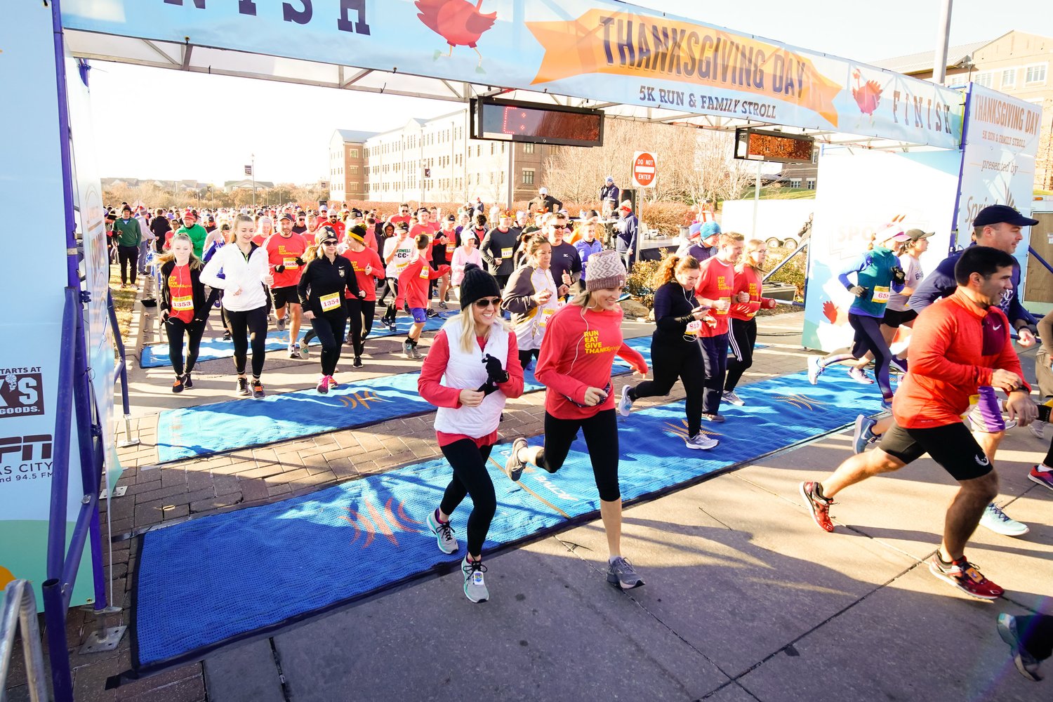 Thanksgiving Day 5K Run & Family Stroll Presented By T-Mobile — Kansas City  Sports Commission & Win For Kc