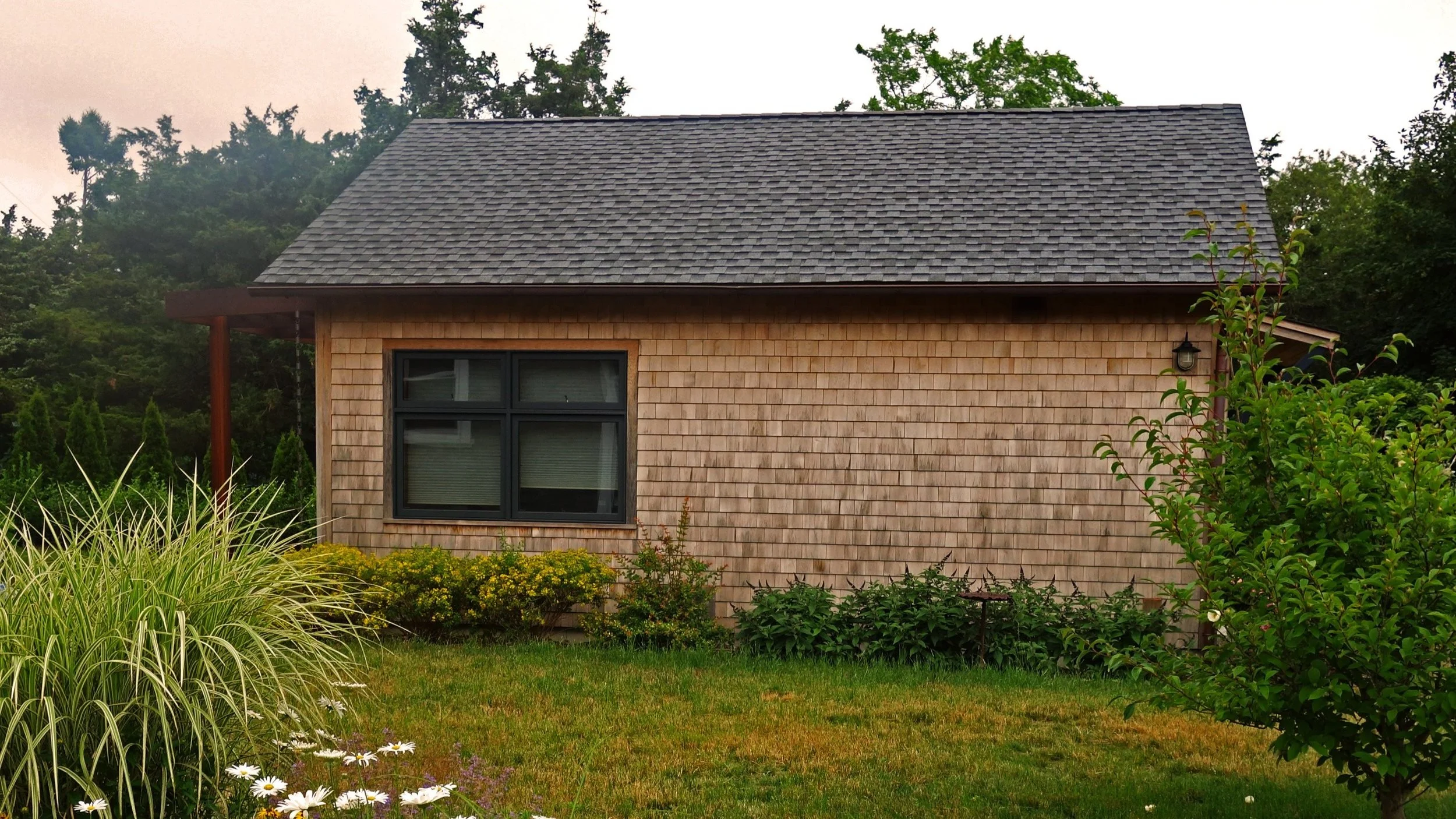 5_Side+of+Bungalow+copy.jpg