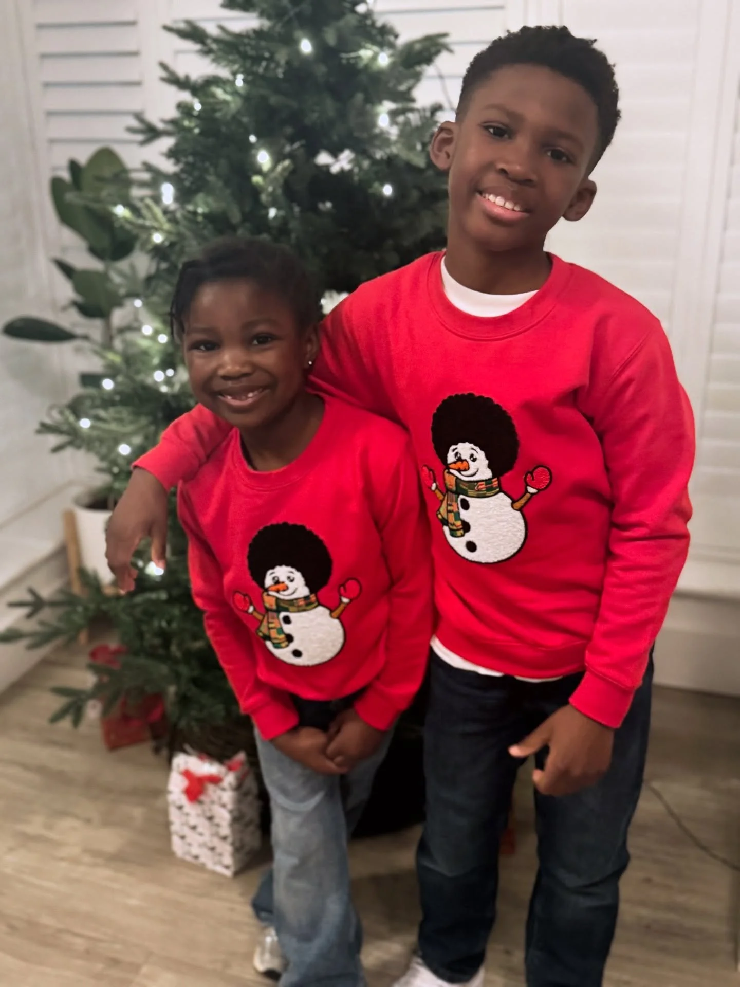 Afro Christmas? Yes please?
The 2025 Afro snowman and gingerbread man Christmas jumper ranges are adding 💯 cool points to your kids!

Click the product link to order yours today to arrive in time for Christmas! 🎅🏾 🍪☃️💥

#Afrosnowman #Afrogingerb