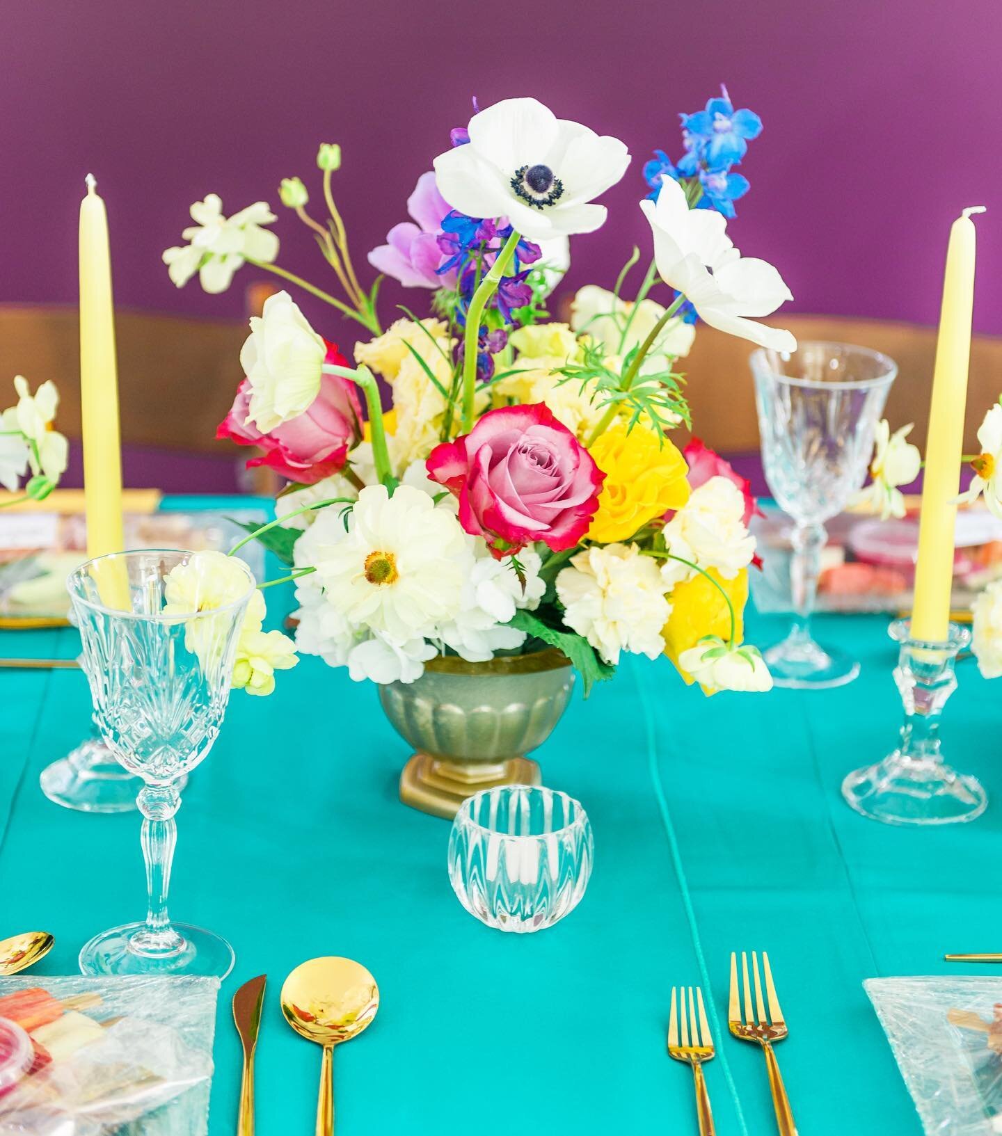 Summer posy 🌸 Love the bold and bright colors of this tablescape! | Photo by @lestellephotography | Catering by @theperfectbitecatering