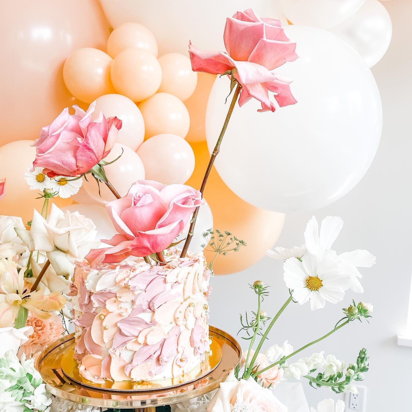 Painted buttercream cake and fresh flowers 🤍 #desserttable #buttercreamcake #buttercreamflowers #vancouverdessert