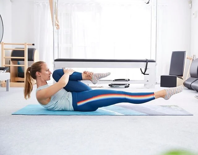 Discipline ⚡️ Carving out time in your day or week and dedicating it to yourself is worth every minute spent. A conversation I&rsquo;ve been having a lot these last couple of weeks especially with a few of my newer clients as I&rsquo;ve noticed a drastic improvement and shift in their bodies simply from their own self practice.  Never underestimate the value of taking all the tools you have learnt in a lesson and trying them out at home.  Chipping away at your goals and getting to know and understand your body better is empowering and feels so satisfying especially when overcoming persistent issues.  #pilatesbody #pilatespractice #pilateshomeworkout #practicemakesperfect #improveyourself #romanaspilates #aucklandpilates