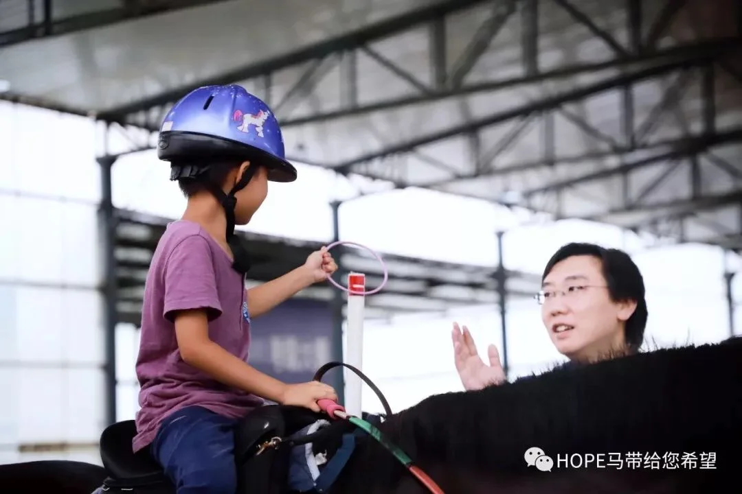  我是一位孩子的父亲 今年暑期我加入了HOPE志愿者