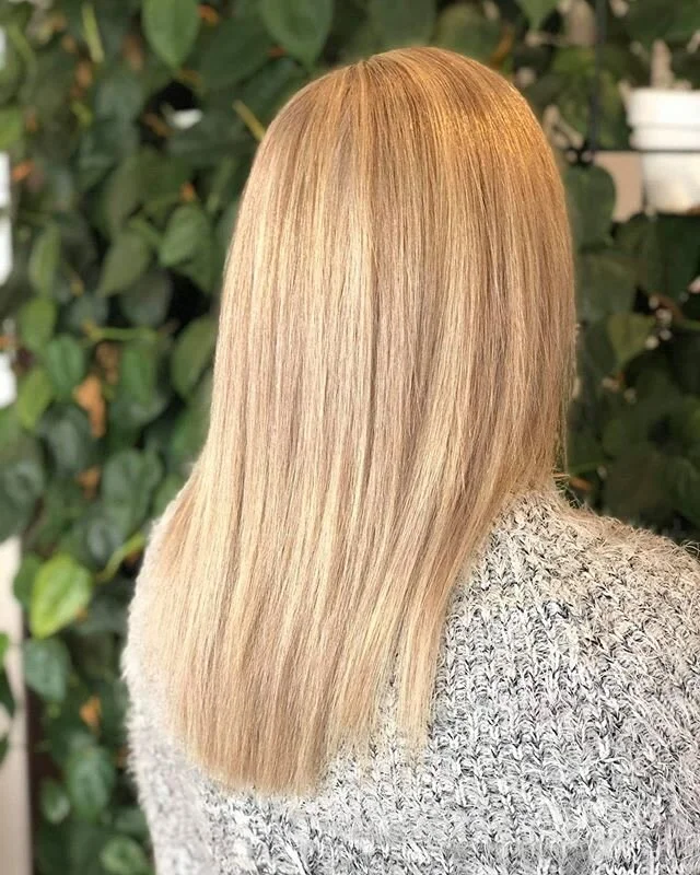 Rochelle serving up the goods yet again 😍
How stunning is this transformation?! 🌟

#hairathenderson #henderson #beforeandafter #transformation #blonde #blondehair #freshblonde #softblonde #lakmeblonde #lakmecolour #evohaircare #napiersalon #napierstylist #napierhairdresser #napier #hawkesbayhairdresser #hawkesbaysalon