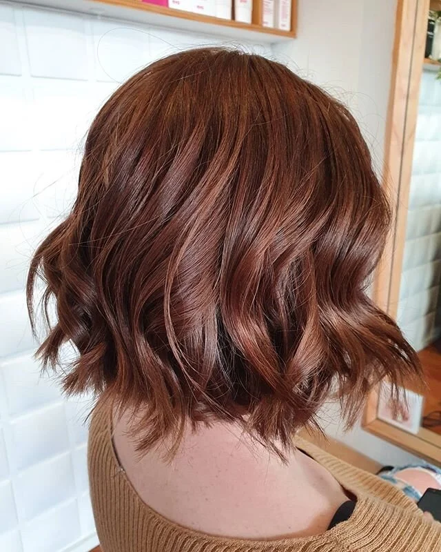 Big change for Amber! 🤗
Loving some darker rich tones right now 🍁🍫 #hairathenderson #henderson #beforeandafter #transformation #colourchange #lakme #lakmecolour #brunettehair #brunette #warmhair #warmtones #napiersalon #napierstylist #napierhairdresser #hawkesbayhairdresser #hawkesbaysalon