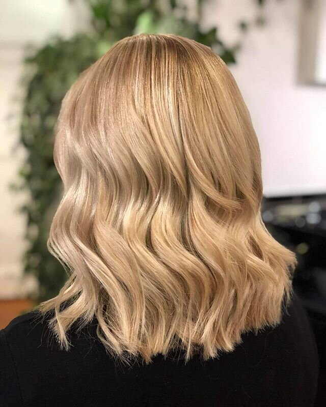 So many request's for warmer toned blondes this winter and we are loving it! 🍯

#hairathenderson #henderson #beforeandafter #blondetones #blondes #blondehair #warmtones #warmblondes #lakme #lakmecolour #haircarenz #napiersalon #napierstylist #napierhairdresser #hawkesbayhairdresser #hawkesbaysalon