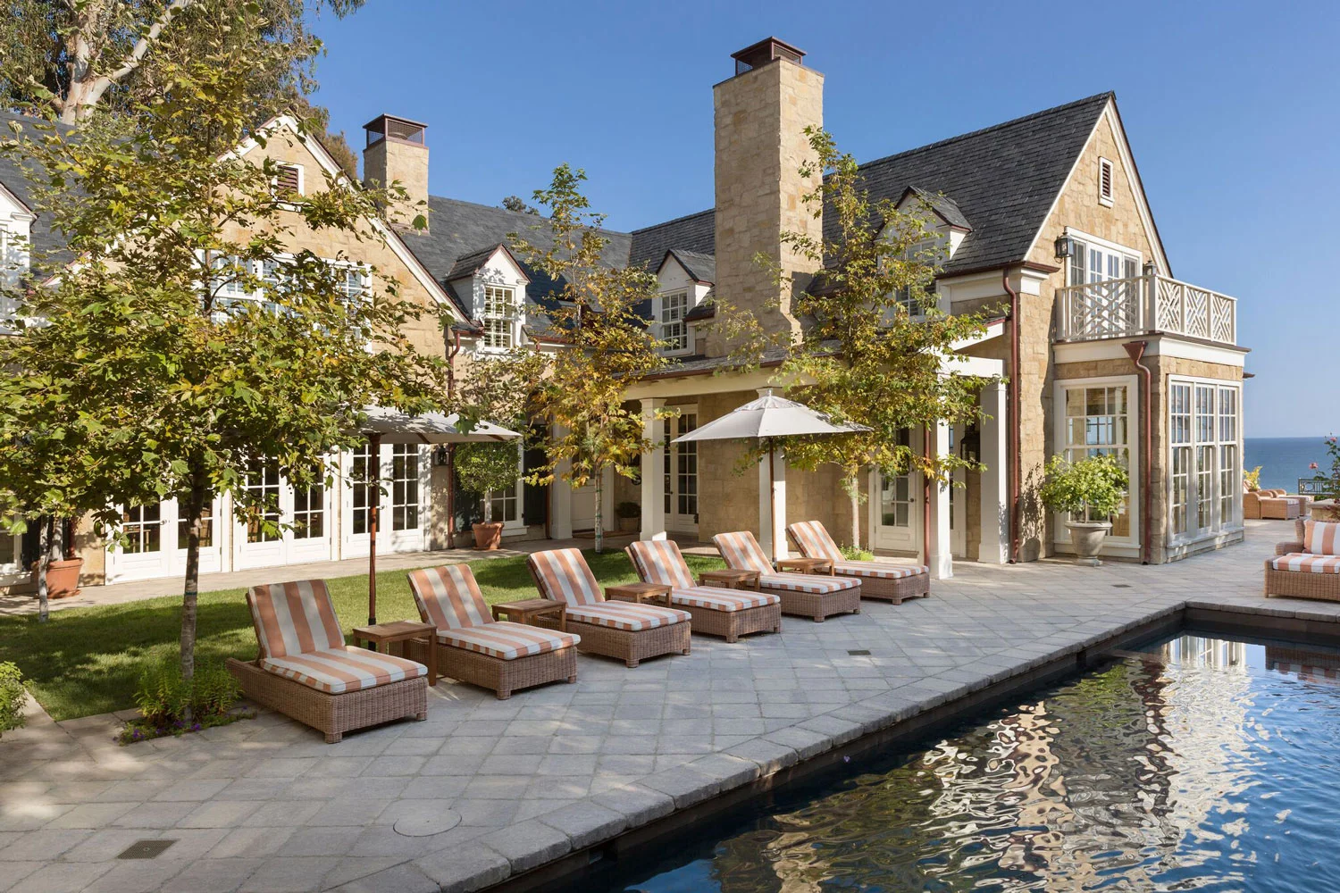 12-katz-poolside-backyard-chaise.jpg