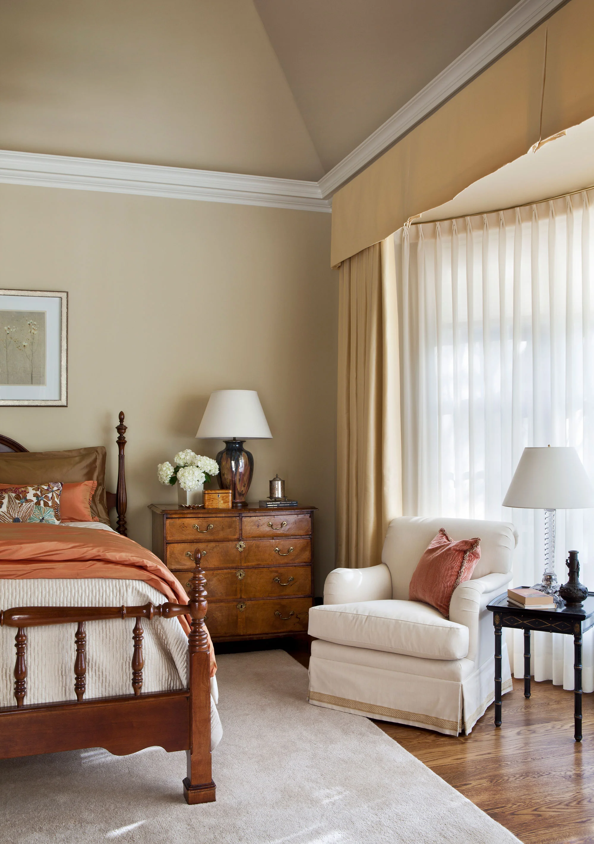 master-bedroom-vaulted-ceiling-crown-moulding-ward-jewell.jpg