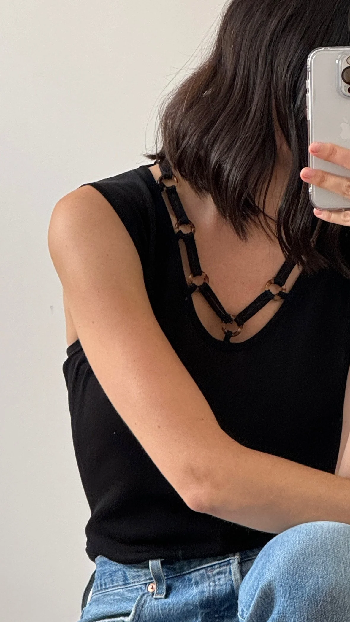 BLACK RIBBED TOP WITH RESIN BEADS