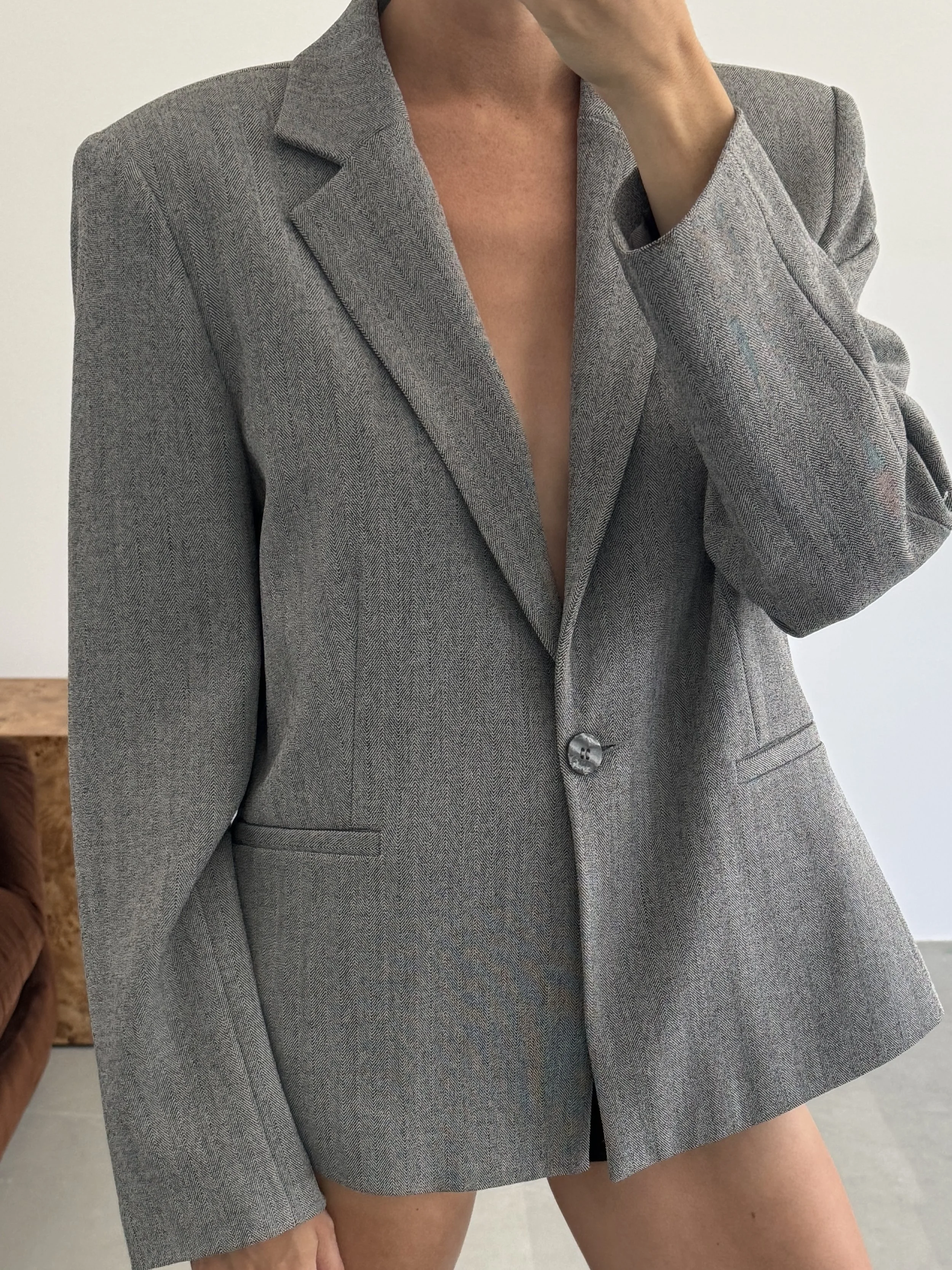 GREY BLAZER