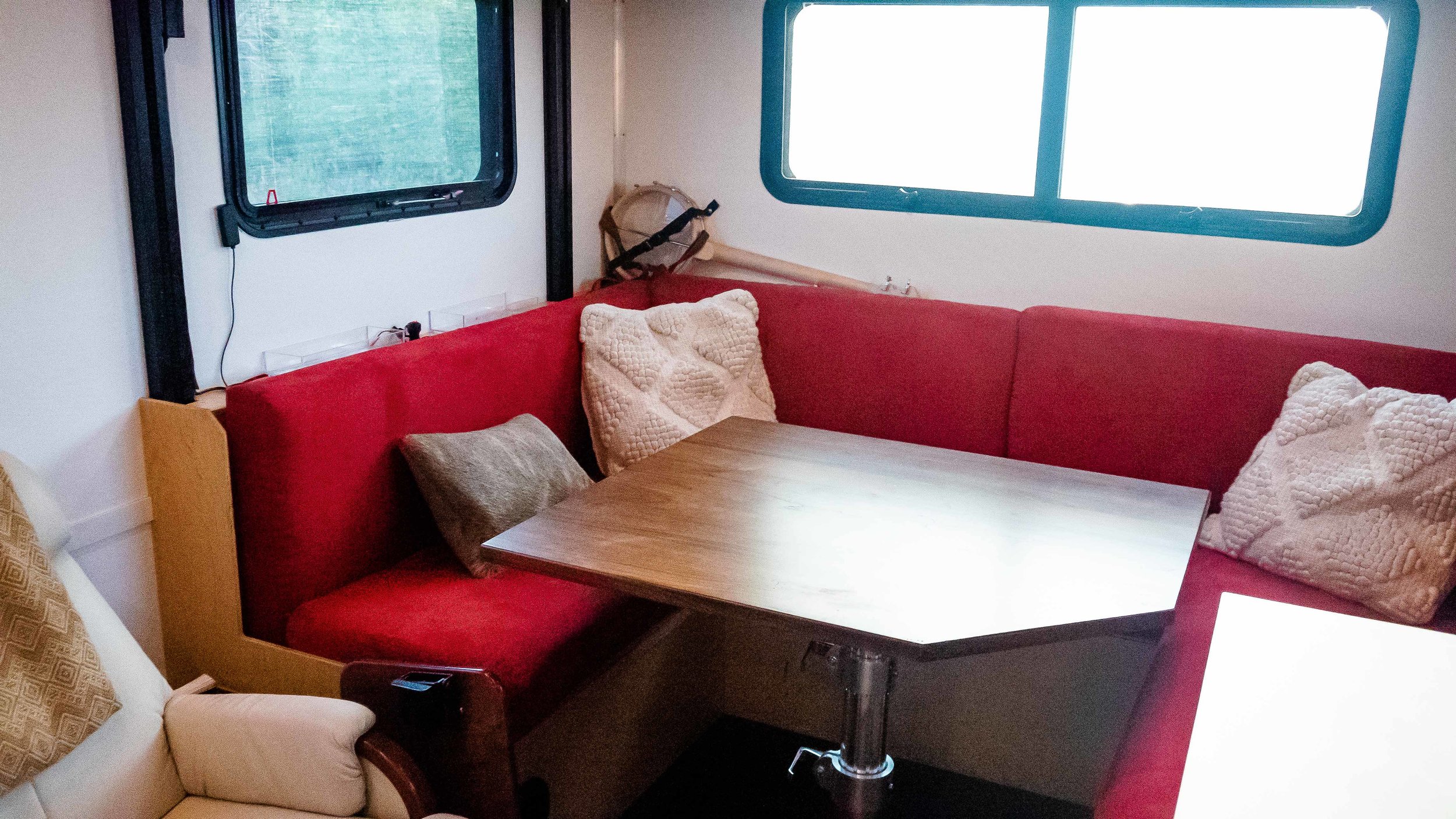 dinette features washable/removable microfiber upholstery (banjo not included)