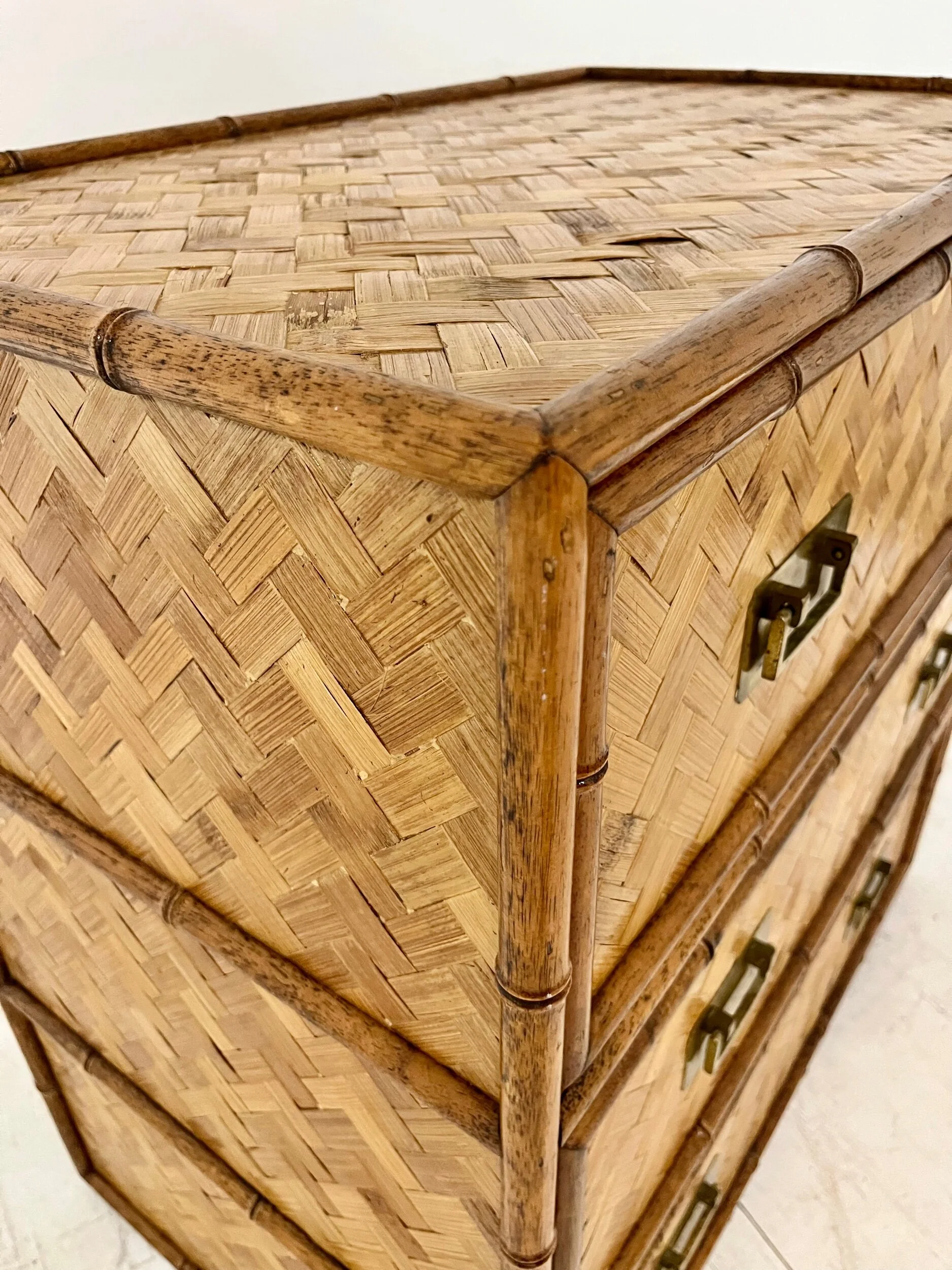 F2A2646F-6A58-481A-98FF-62FE7A23D4B9