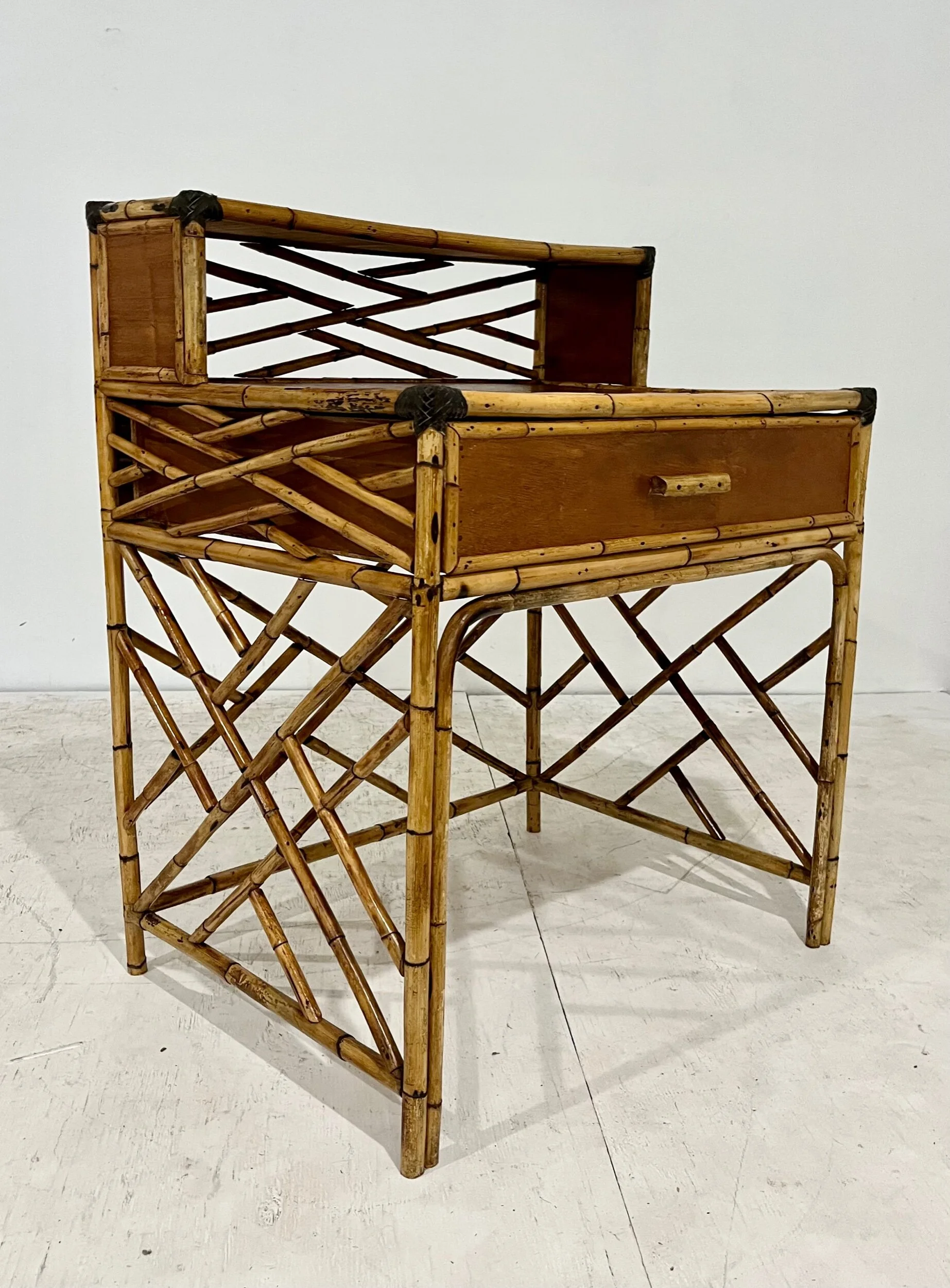 05FD51CB-7C1B-4D74-8874-3C98ABF46F5A