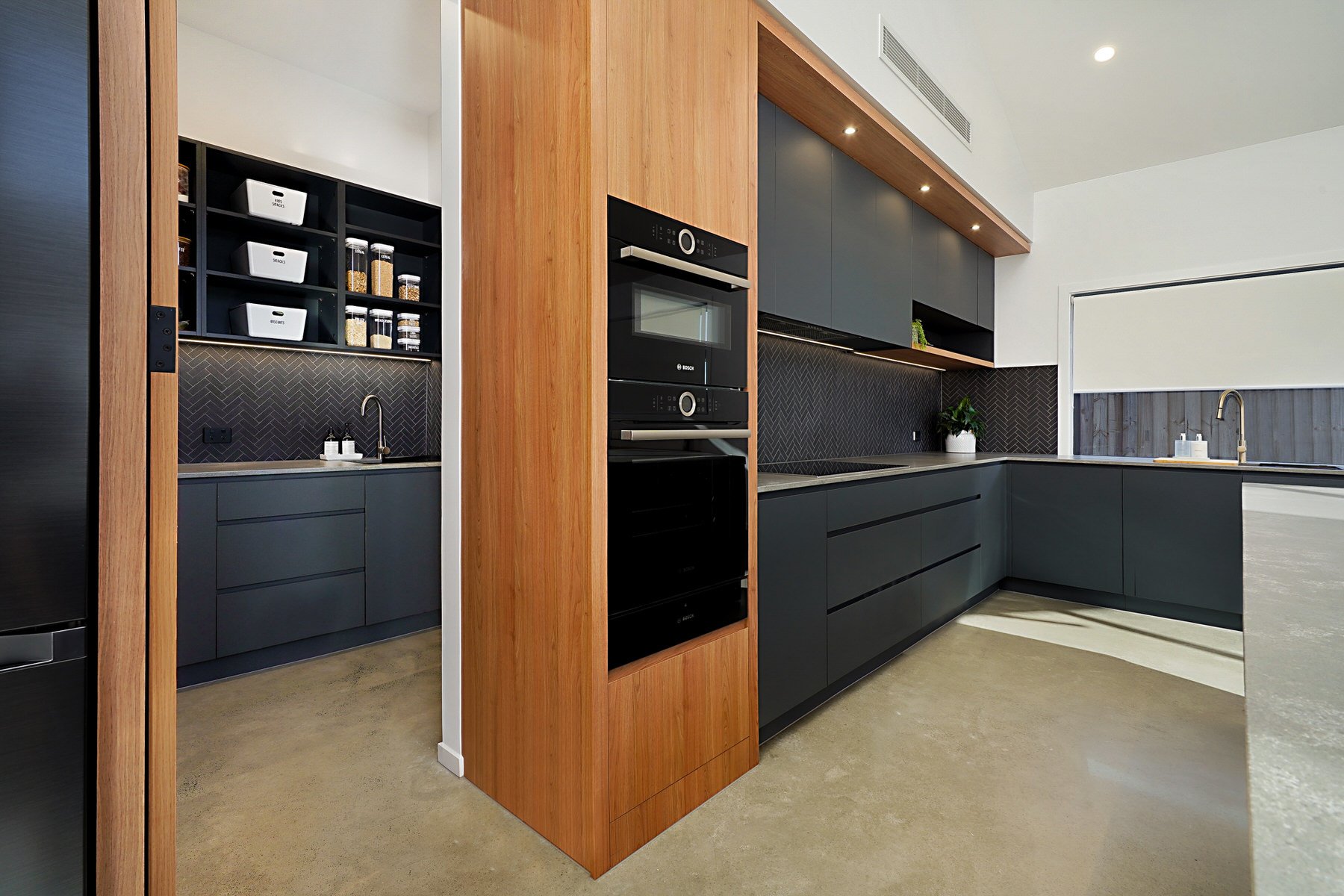 9 THURSTON ST BOOLAROO 007.JPG