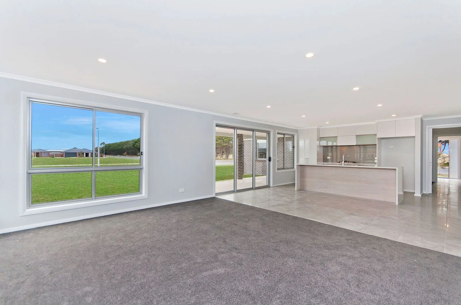 Gateway Rd - meals, kitchen.jpg