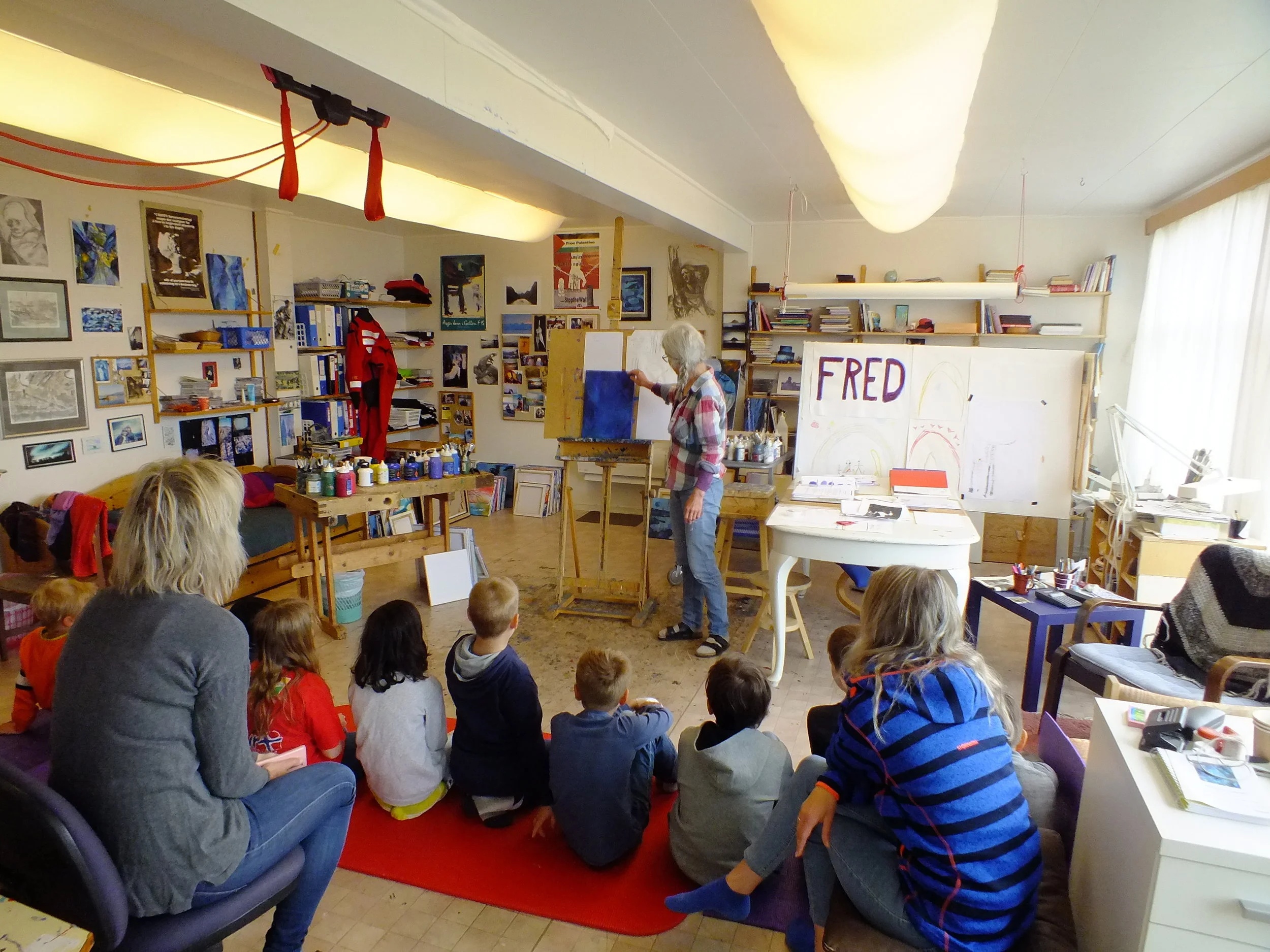 Peacepainting workshop in Herøy Municipality