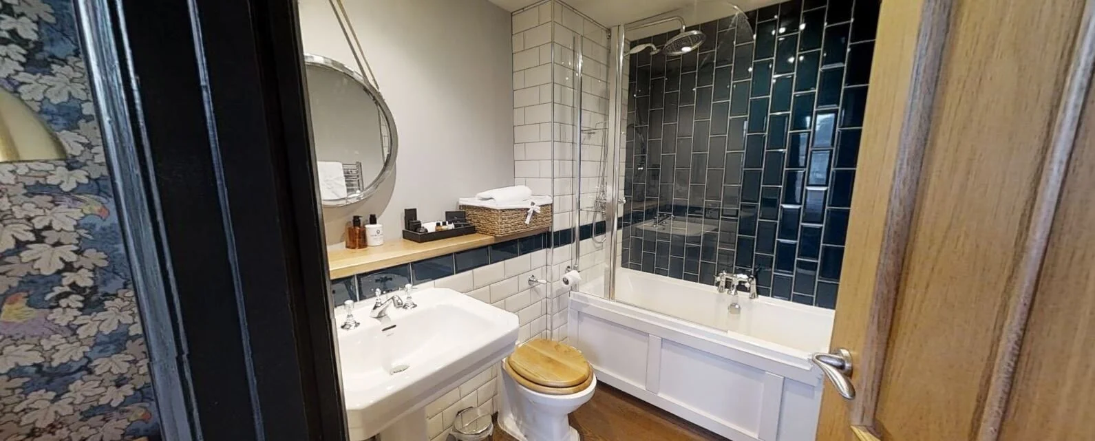 Rm 1 Bathroom.JPG
