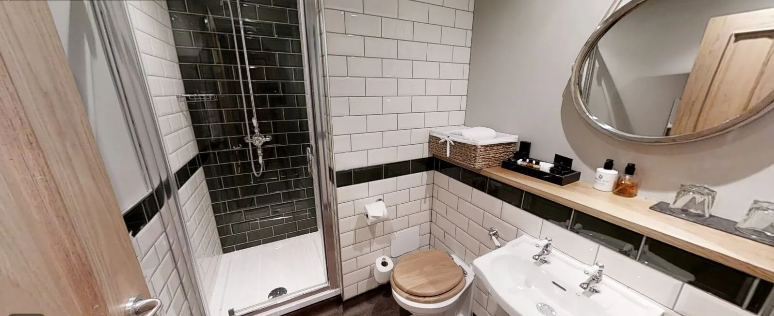 Rm 2 Bathroom.JPG