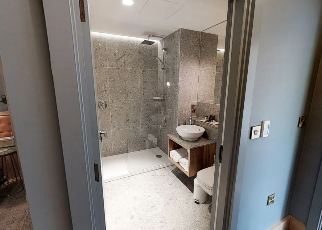 Rm 212 Bathroom.JPG