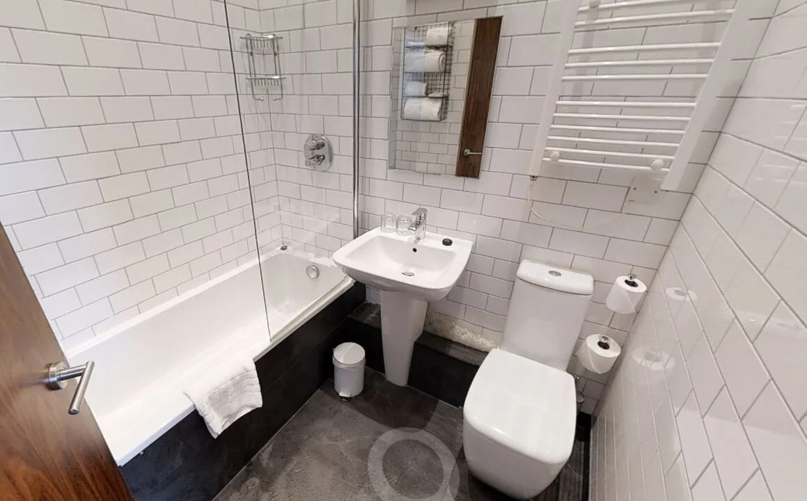 Rm 6 Bathroom.JPG