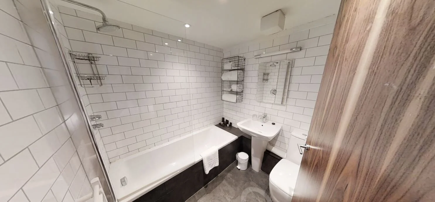 Rm 14 Bathroom.JPG