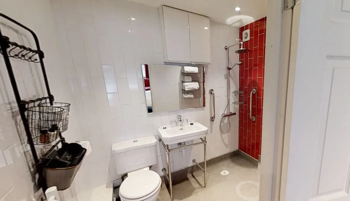 Rm 16 Bathroom.JPG