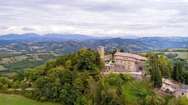 COME PAINT WITH ME IN A CASTLE IN ITALY