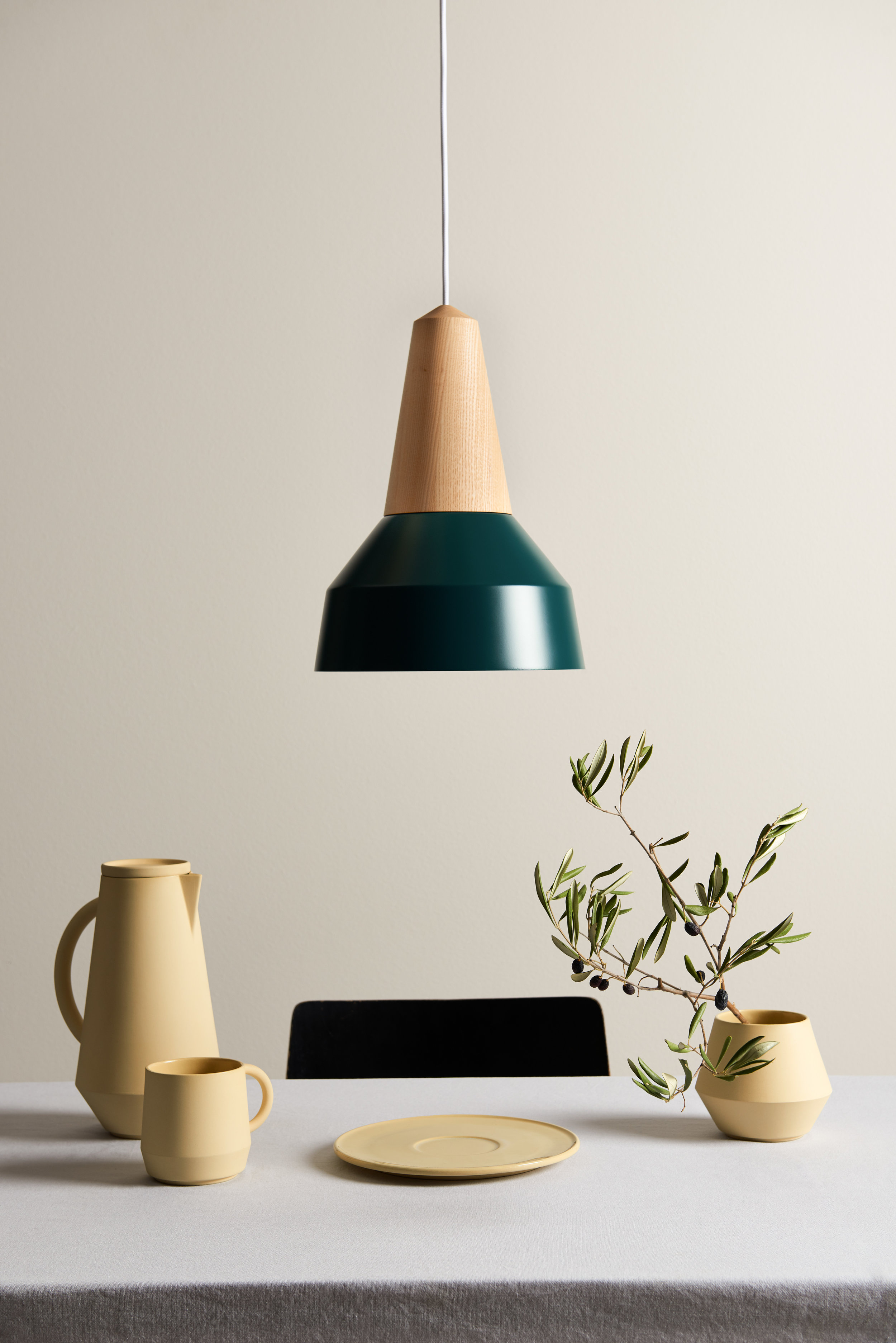 EIKON_FOREST_GREEN_TABLESETTING_WARM.jpg