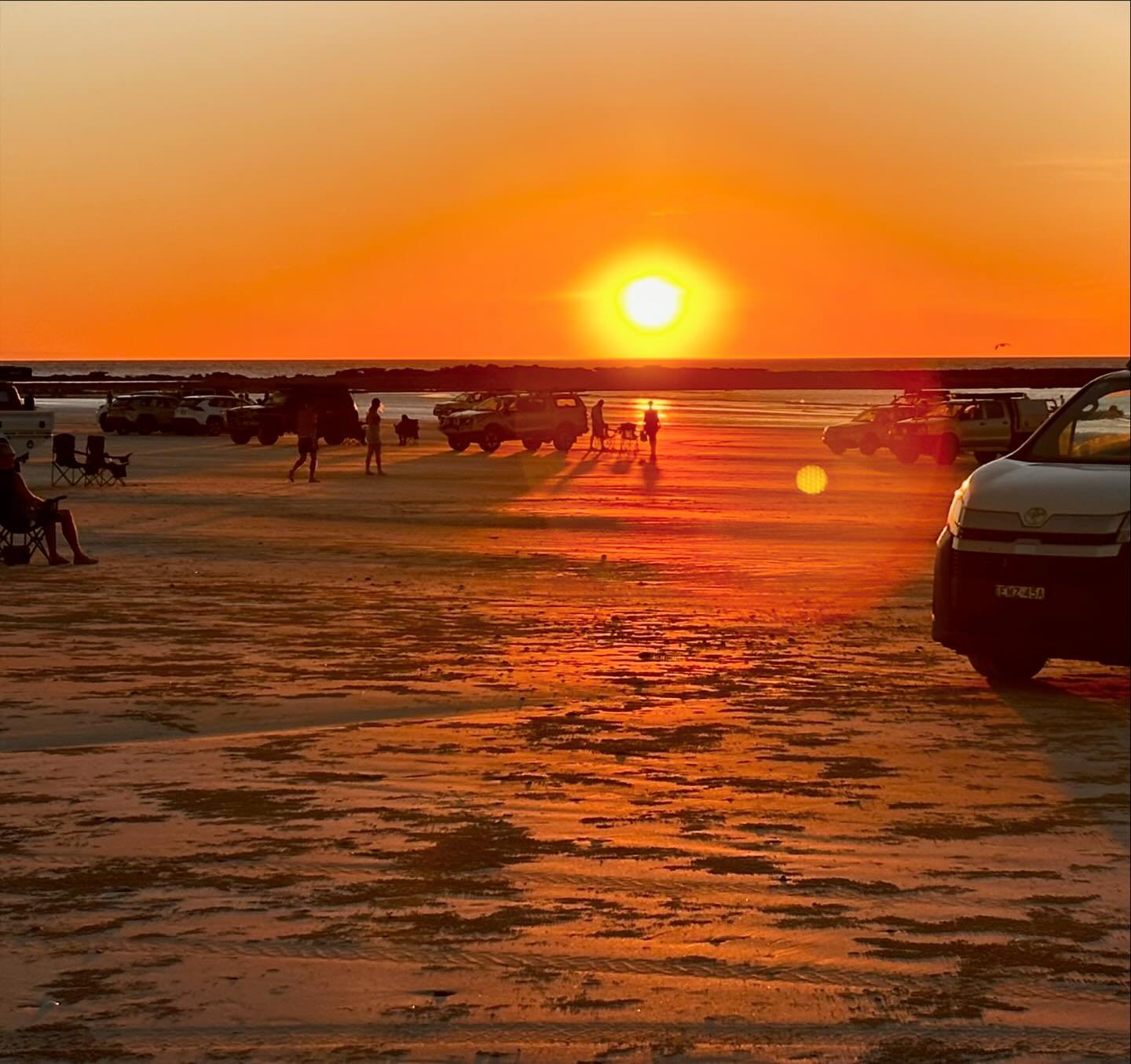 Paradise has arrived 👍💯
🌴🍹🌺

Sunsets, Broometime, Beachtime ✅

#livelife #exploreaustralia #outbackaustralia #sunset #serenity #oceanlife #beachtime #australia #westernaustralia #wathedreamstate #discoverwa #westernaustralia #thekimberley #theki