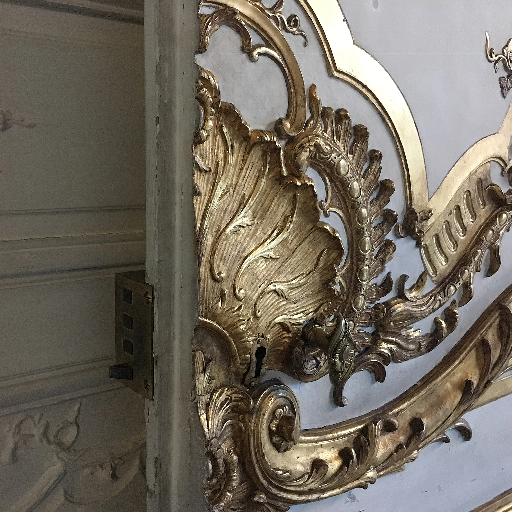 Home-GoldDoorTrimSquare.jpg