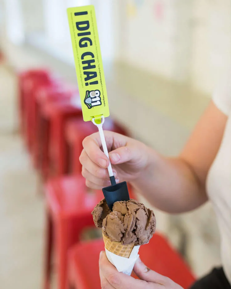 chattanooga-gas-811-event-photography-clumpies-chocolate-ice-cream.jpg