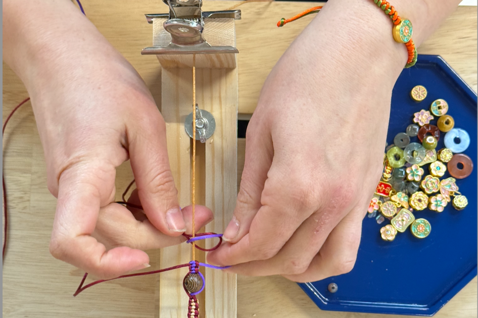 bracelet+making2.webp