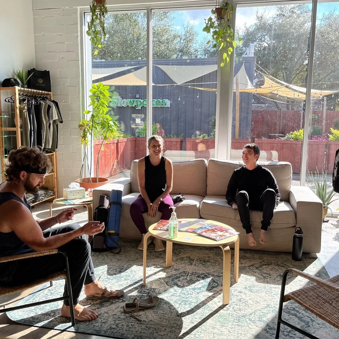 We love seeing our community take time to connect before and after classes. 😌

We invite you to join us for class and stay a bit to chat and connect with our team and our wonderful tribe! 💛

#communityconnection #houstonyogacommunity #connect #hous
