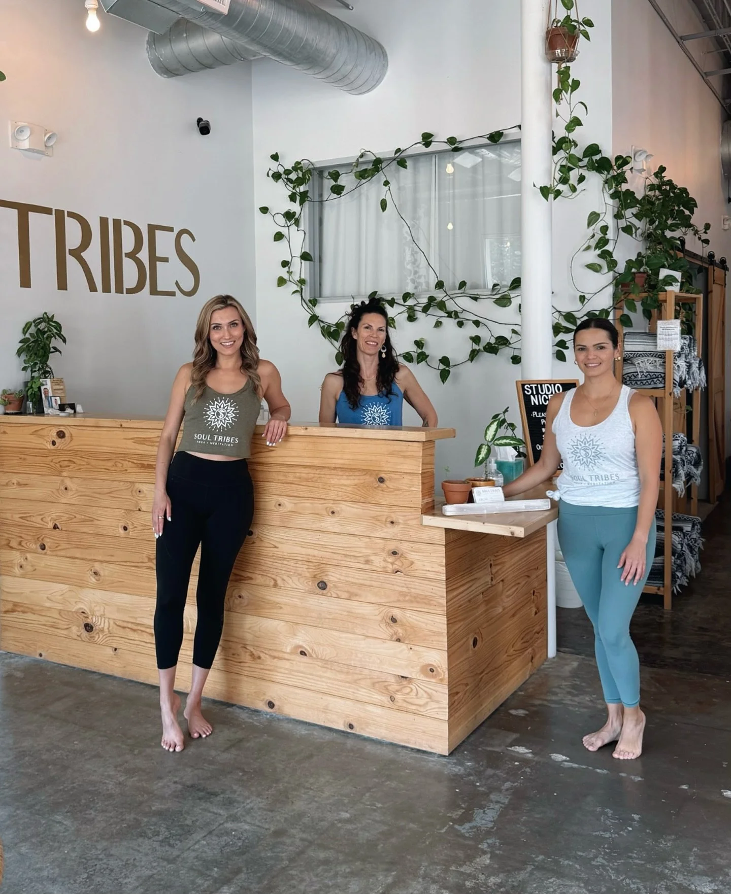 As we move into Autumn & the final quarter of 2025, days are getting shorter 🌅, the air is getting cooler 🍂, and it’s the perfect time to focus on letting go, closing chapters, or finishing projects. 
✨Each day is an opportunity to move