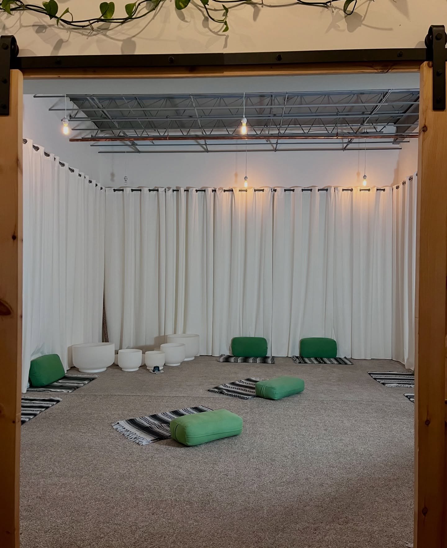 ✨Tag someone you&rsquo;d go here with. 🥰

.
.
#houstonsoundhealing #houstonsoundbath #houstonmeditation #soultribeshtx