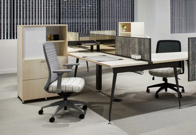 AIS Oxygen Workstation with Calibrate Series Storage and Bolton Task Seating