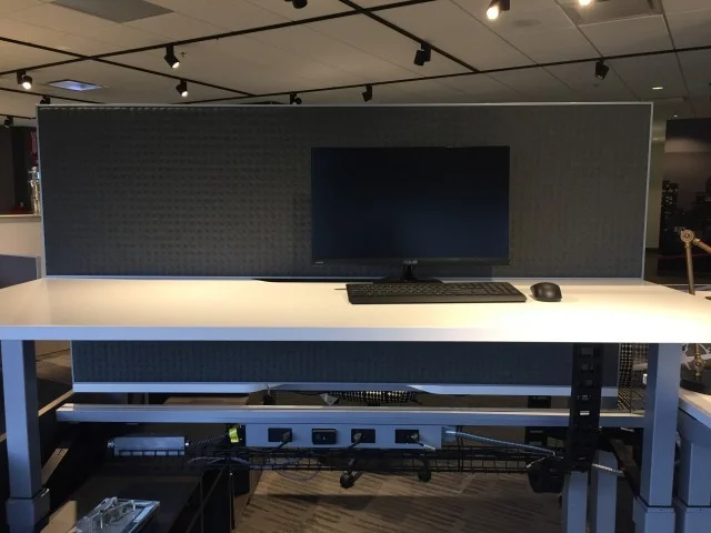 AIS Universal Screen on Aloft Standing Height Position