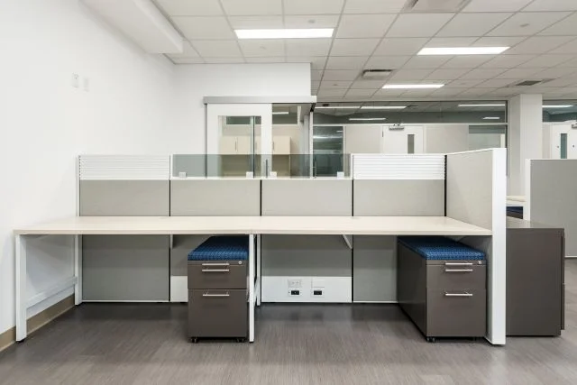 AIS Matrix Workstations with Upmounted Grey Tint Glass and L Series Pedestals