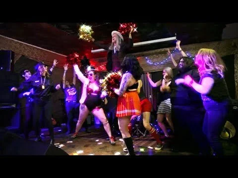 Steve Poltz: "Ballin' On A Wednesday" (Official Music Video)