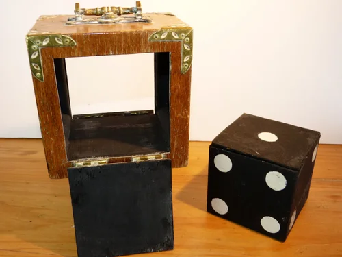 Vintage Dice Vanish Box — product photograph