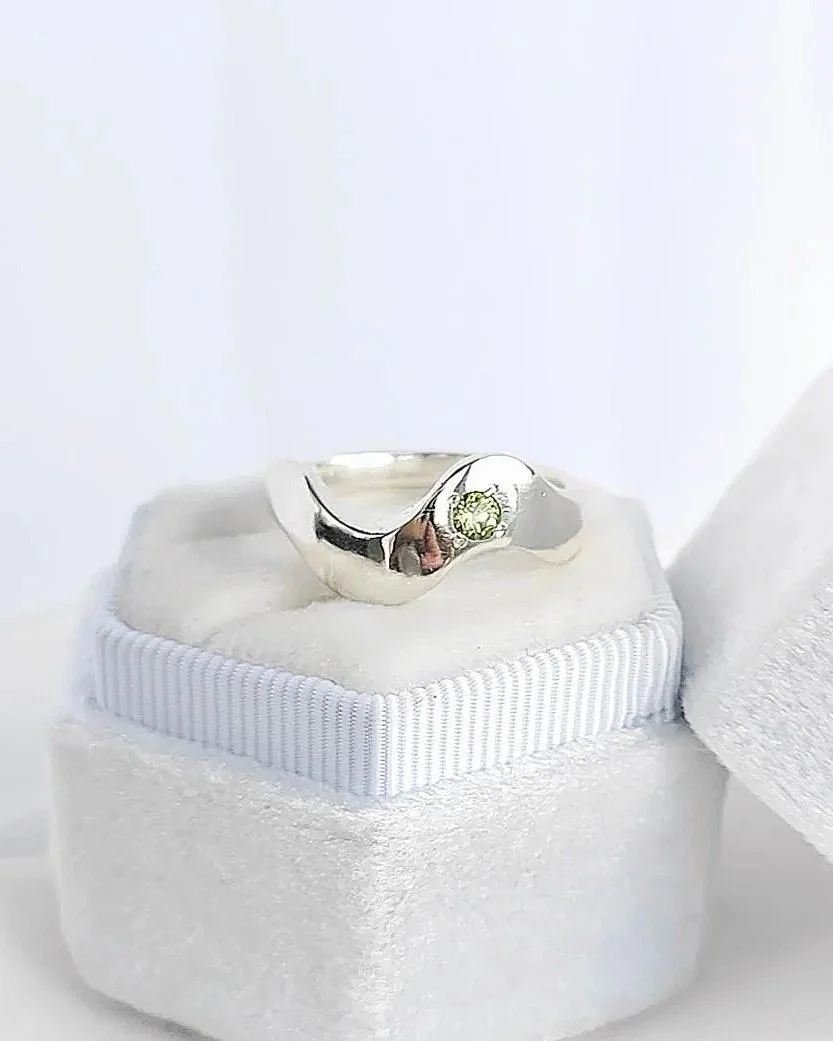 'Cnoic' Sterling Silver Peridot Ring