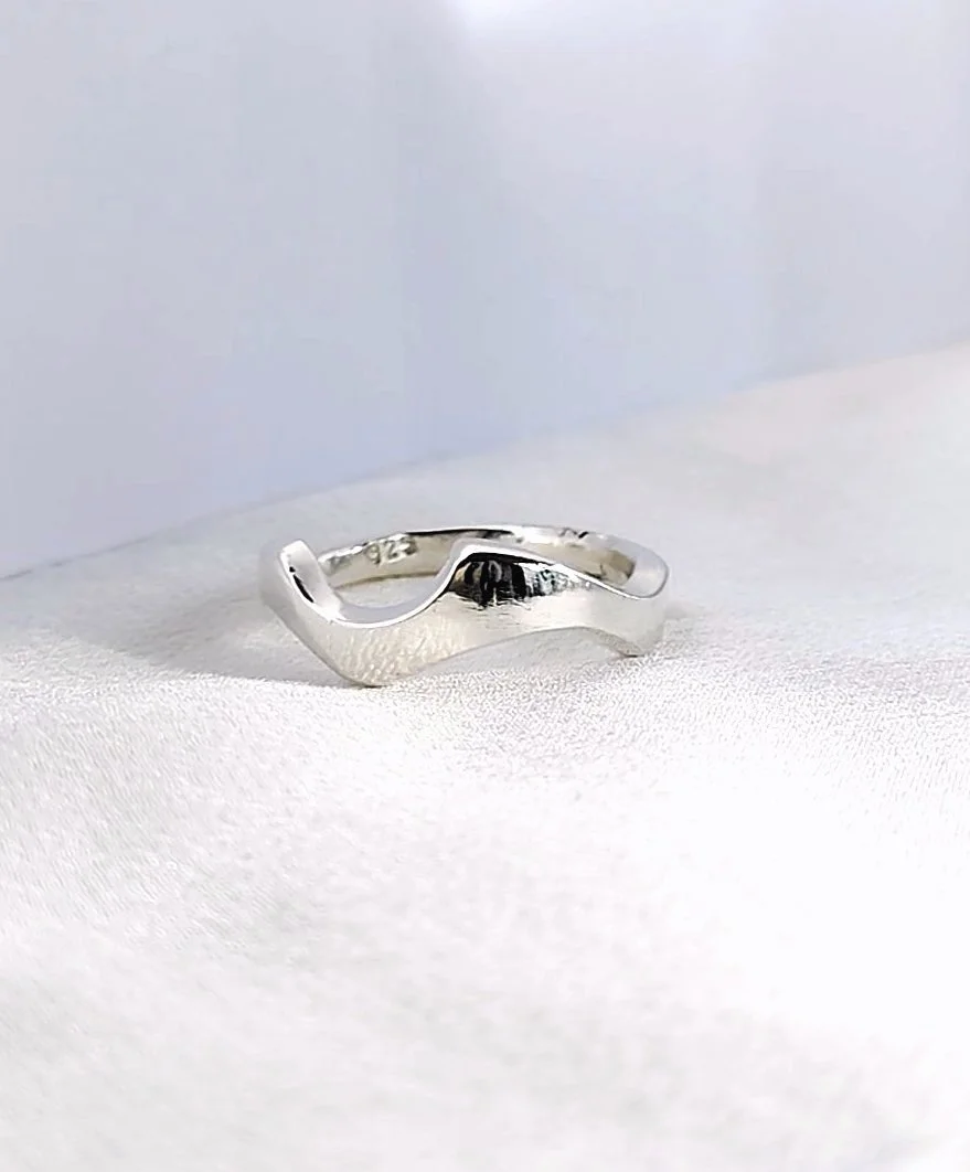 'Tonnta' Sterling Silver Wave Cast Ring