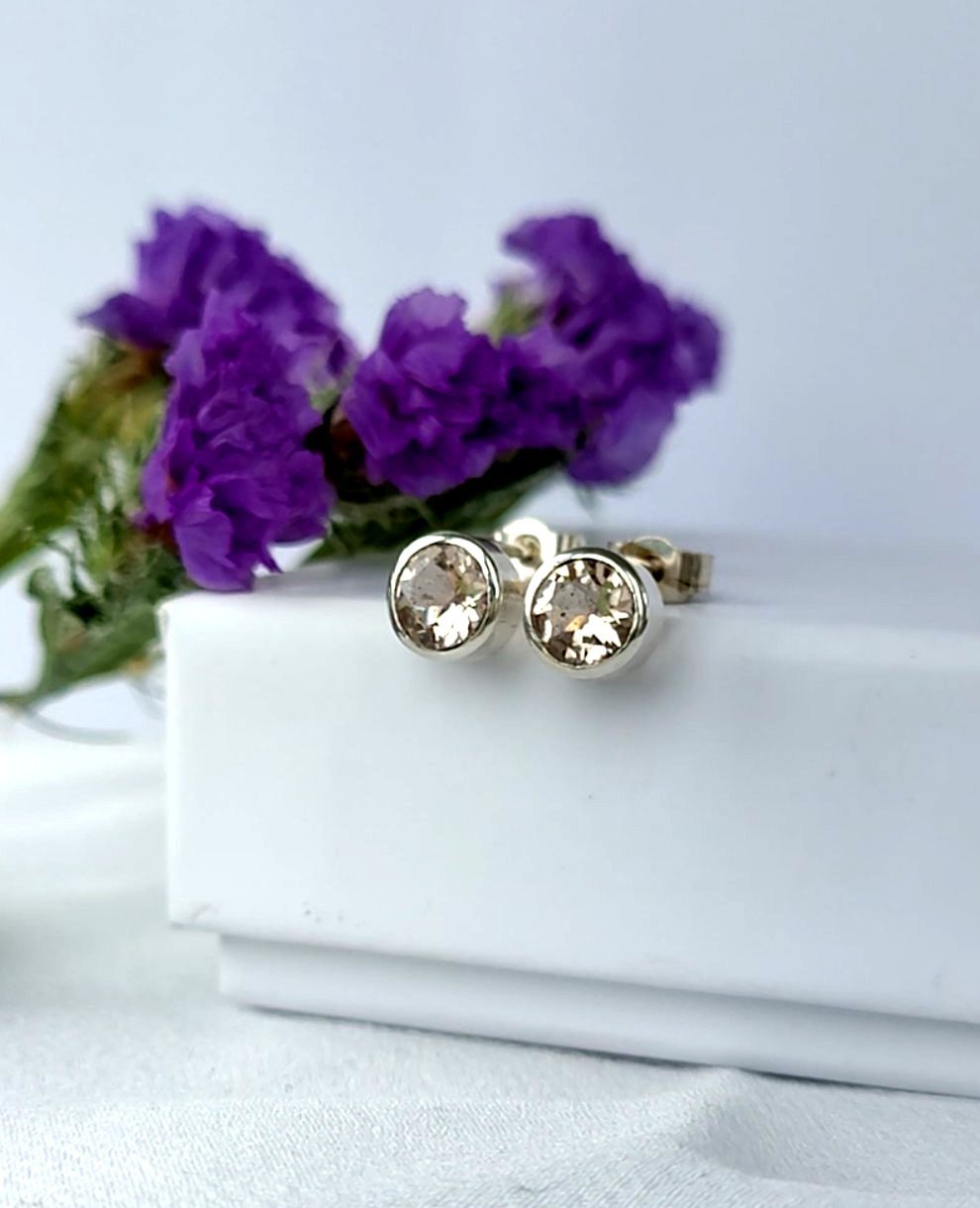 morganite studs (1).jpg