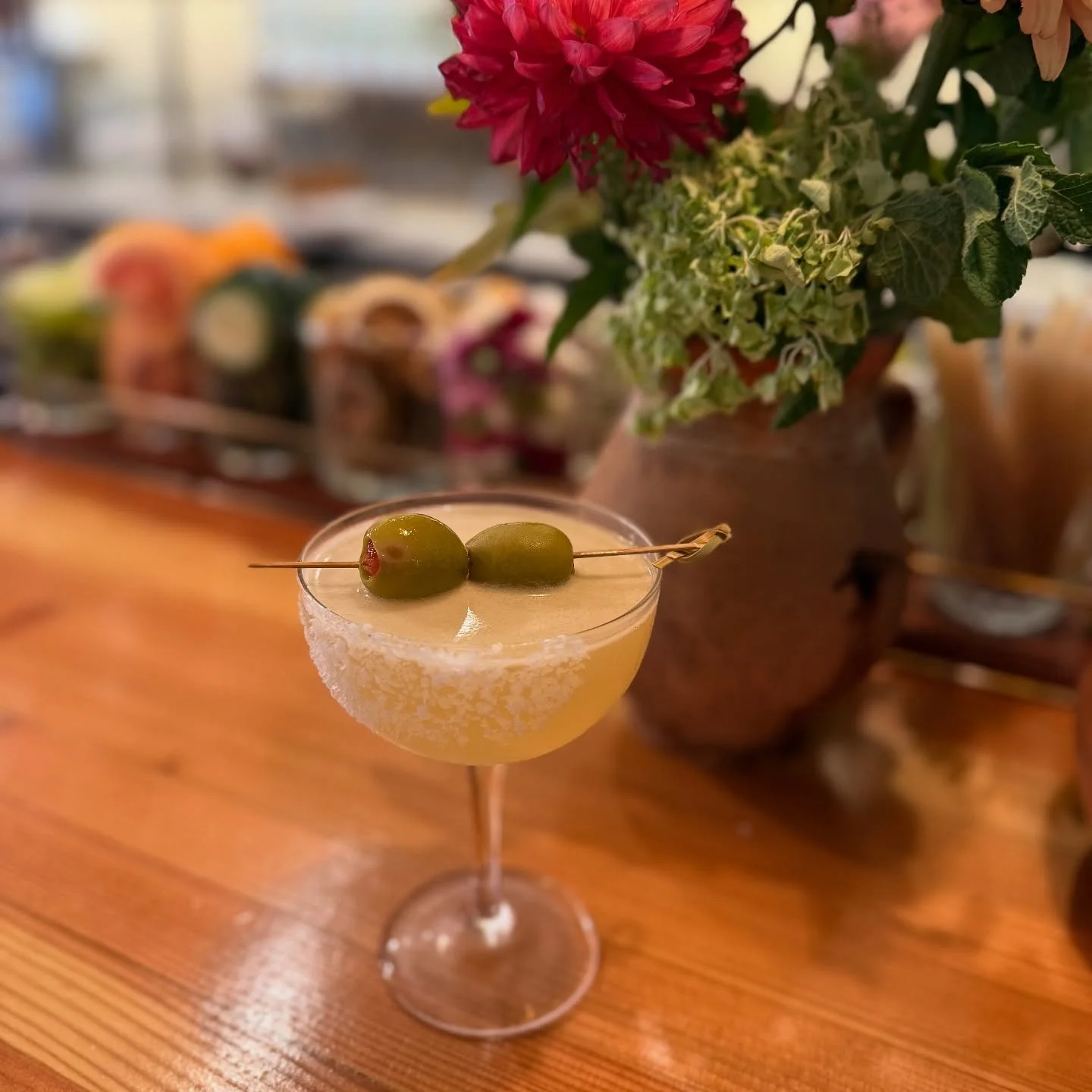 🎉 Tomorrow, Oct 30, it&rsquo;s going to be a night to remember at Zona Rosa San Jose! 🌺💀

Join us for our D&iacute;a de los Muertos celebration from 5&ndash;9PM 

✨ Costumes encouraged
🎶 Live music by @individuomusic 
🎨 Face painting 
🍴 Special